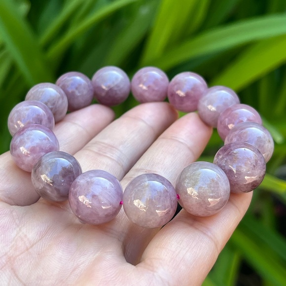14.5mm stretchable purple rose quartz bracelet - Picture 1 of 7
